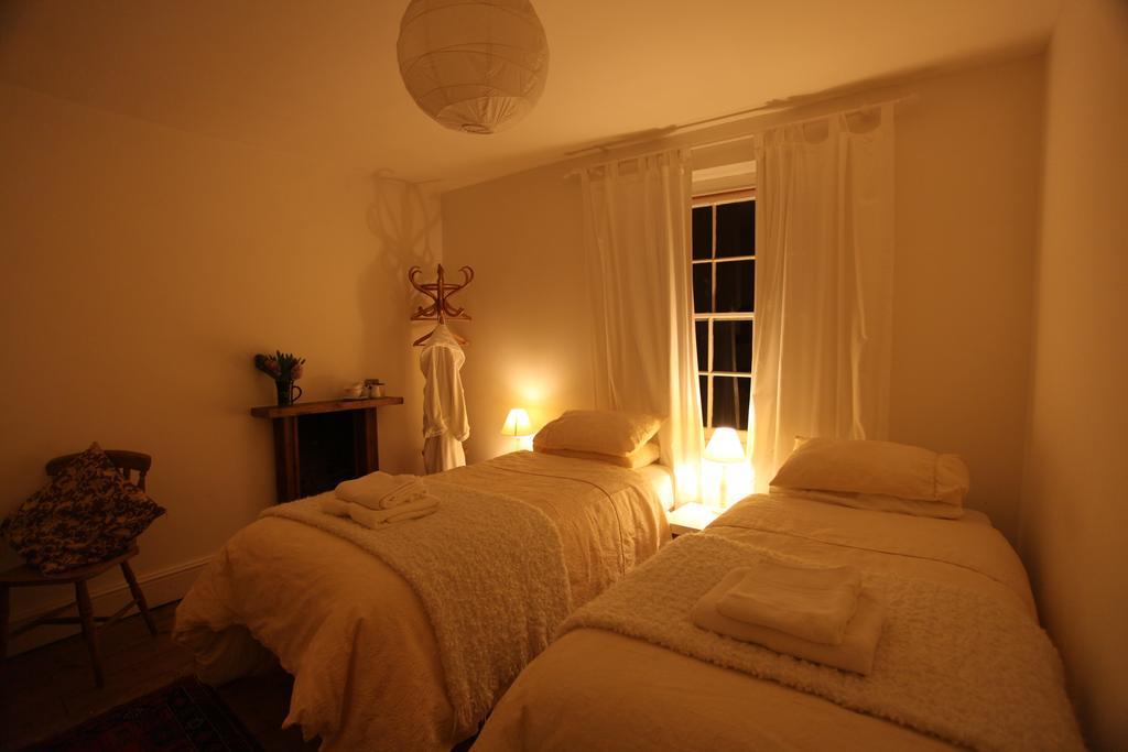 Moon In The Apple Tree Bed and Breakfast Glastonbury Rum bild